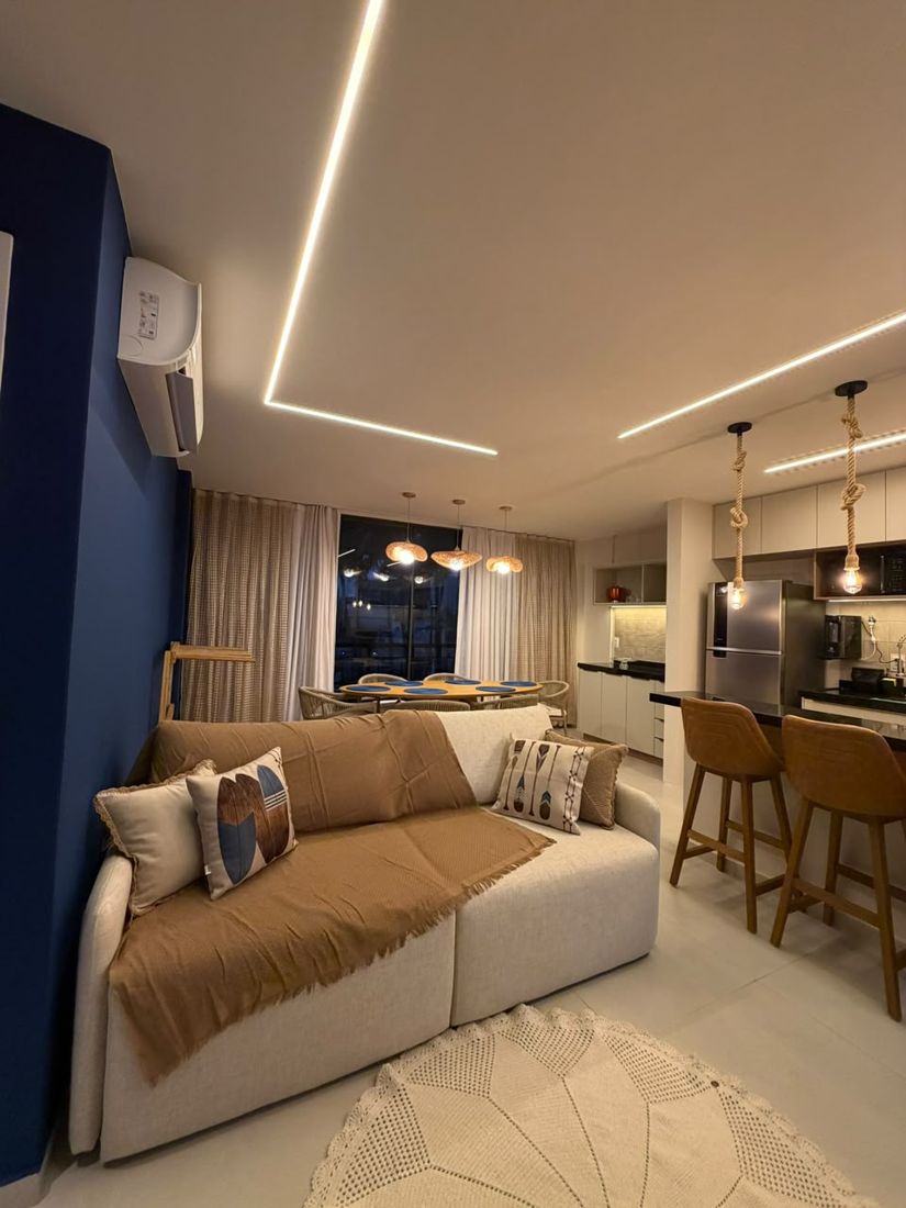 Sala e cozinha integradas após o retrofit